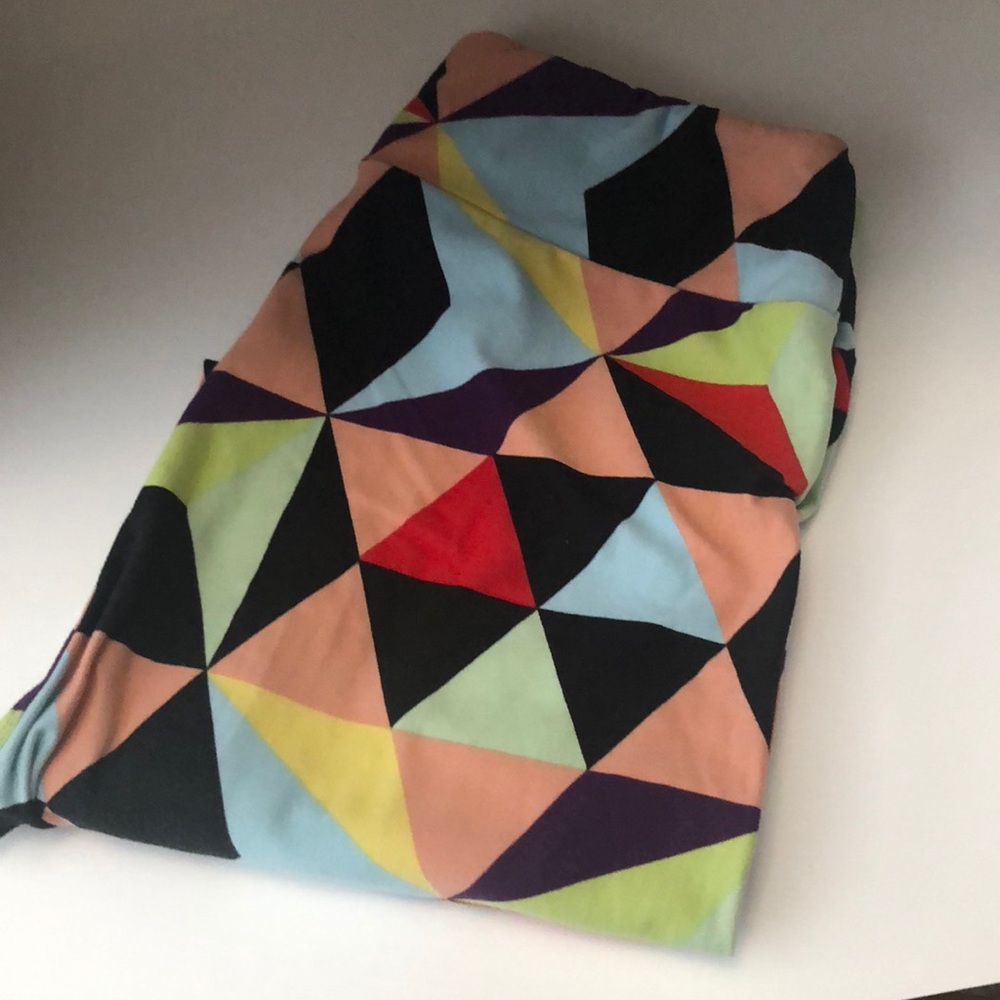 LuLaRoe Tall and Curvy Leggings